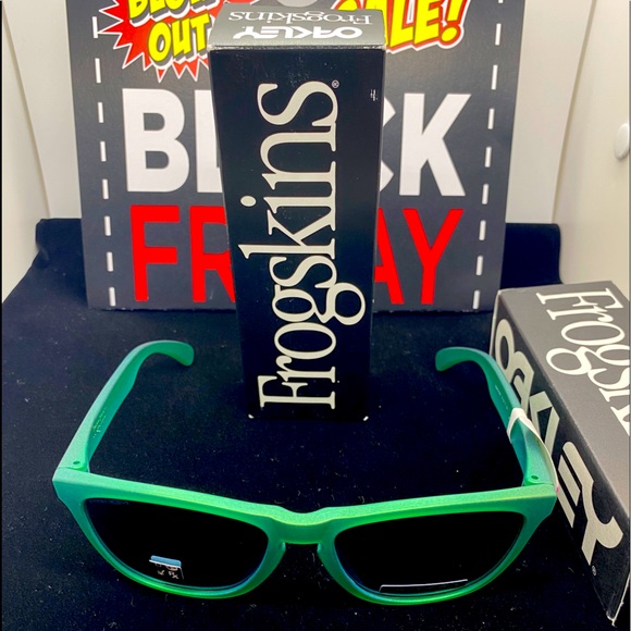 Oakley Accessories - Brand New OAKLEY FROGSKINS SUNGLASSES